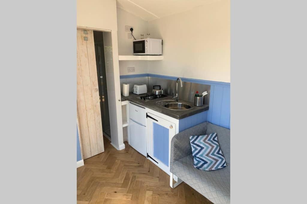 Appartamento Apple Tree Hut Tenby Esterno foto
